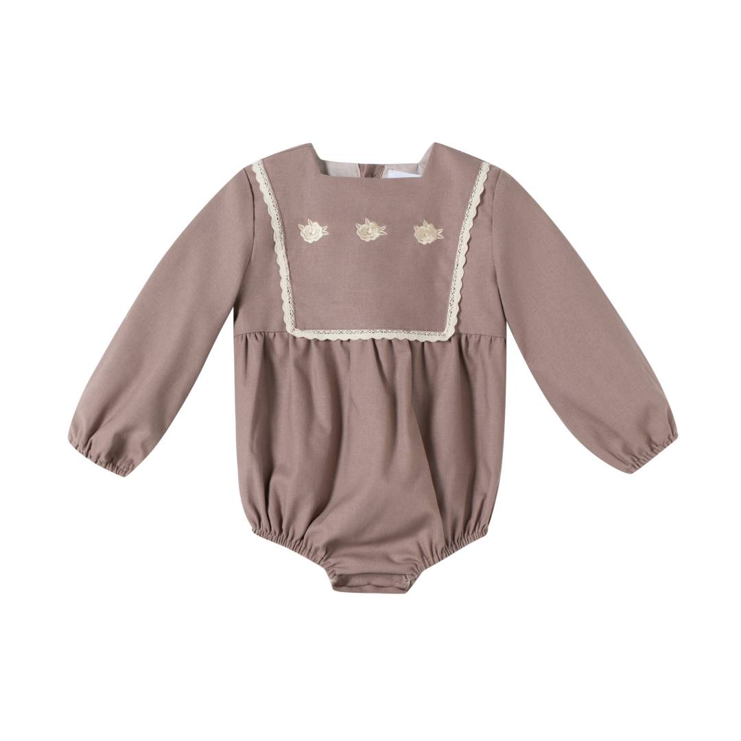Baby Clothing Quality - Kinderkleding van katoen en linnen, geborduurde